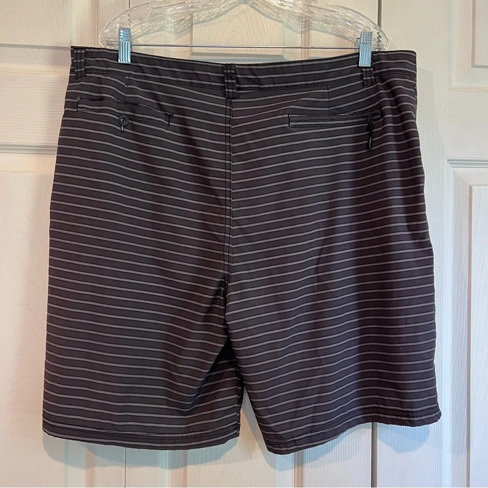 🩷 Han Ton Men’s Gray and White Amphibian Shorts / Board Shorts - 38.